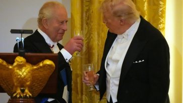 Trump a decis să prelungească blocada în Strâmtoarea Ormuz, dezvăluie WSJ. El consideră prea riscante o reluarea a războiului sau o retragere din conflict şi vrea să asfixieze economia iranană pentru a împinge regimul la o ”capitulare nucleară”