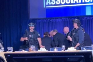 Carney, ”liniştit” că toată lumea este ”teafără” după incidentul armat de la Dineul Corespondenţilor de la Casa Albă. Kallas condamnă ”violenţa politică”. Starmer, ”şocat”