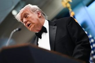 Poliţia examinează documente lăsate în cameră de suspectul în atacul de la Washington. Trump evocă un ”manifest anticreştin”