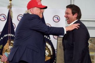 Guvernatorul republican al Floridei Ron DeSantis prezintă un proiect de ”gerrymandering” prin care republicanii să obţină patru mandate în plus în Congres în alegerile de la jumătate de mandat, în noiembrie
