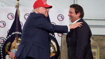 Guvernatorul republican al Floridei Ron DeSantis prezintă un proiect de ”gerrymandering” prin care republicanii să obţină patru mandate în plus în Congres în alegerile de la jumătate de mandat, în noiembrie