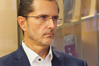 Vasile Bănescu: Paraplegia indică starea medicală cumplită a unei persoane aflată într-o imensă suferinţă. Batjocorirea acestei categorii de persoane suferinde, cu trimitere obraznică la şeful statului, indică vidul moral şi barbaria unei minţi needucate