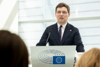 Dronă căzută la Galaţi – Victor Negrescu a transmis o solicitare oficială către Înaltul Reprezentant al UE pentru afaceri externe, Kaja Kallas, după ce o dronă rusească a încălcat spaţiul aerian naţional şi a căzut pe teritoriul ţării noastre