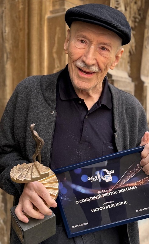 Premiul acordat de Agenţia de presă News.ro a ajuns la Victor Rebengiuc: “La mulţi ani, News.ro!” – FOTO, VIDEO