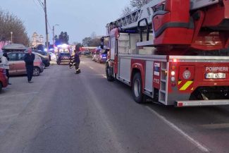 Harghita: Un incendiu a cuprins două case şi o mie de metri de teren acoperit cu vegetaţie uscată