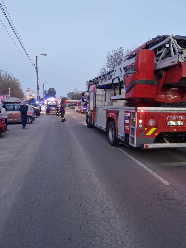 Harghita: Un incendiu a cuprins două case şi o mie de metri de teren acoperit cu vegetaţie uscată