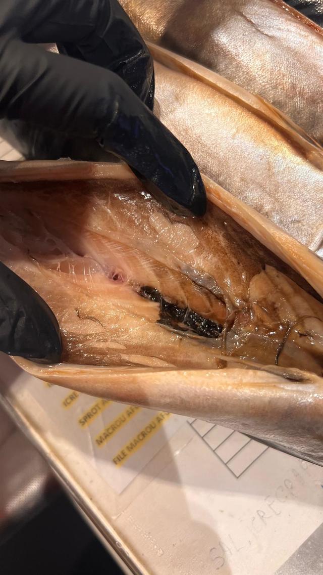 Amenzi de milioane de lei, date de comisarii de la Protecţia Consumatorilor, în urma unor controale care au vizat în special comerţul cu peşte – FOTO