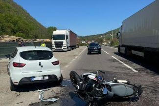 Trei persoane, rănite într-un accident rutier produs pe Valea Oltului – FOTO