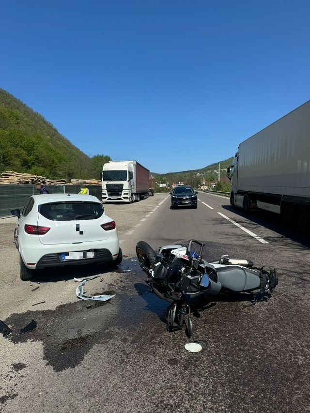 Trei persoane, rănite într-un accident rutier produs pe Valea Oltului – FOTO