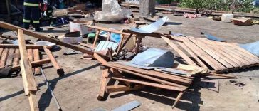 Vaslui: Bărbat mort, după ce un acoperiş luat de vânt a căzut peste el – FOTO