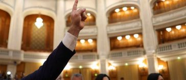 MOŢIUNE DE CENZURĂ – Bolojan, către PSD: Dacă e adevărată moţiunea, unde aţi fost până acum, nu în Guvern? /Oprea (PSD): Tăieri cinice pentru mitul reformatorului/Ce au declarat reprezentanţii PNL, AUR, UDMR, USR, POT – VIDEO, FOTO