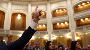 MOŢIUNE DE CENZURĂ – Bolojan, către PSD: Dacă e adevărată moţiunea, unde aţi fost până acum, nu în Guvern? /Oprea (PSD): Tăieri cinice pentru mitul reformatorului/Ce au declarat reprezentanţii PNL, AUR, UDMR, USR, POT – VIDEO, FOTO
