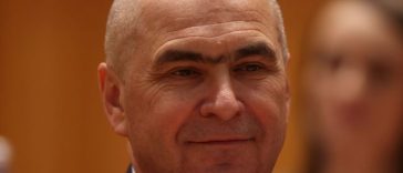 Bolojan, despre demisia liberalilor din deconcentrate: Dacă un partid intră în opoziţie, cel puţin funcţiile care sunt numite politic foarte probabil nu vor mai putea fi ocupate de acel partid. Deci nu este o decizie uşoară