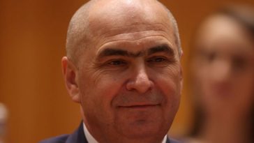 Bolojan, despre demisia liberalilor din deconcentrate: Dacă un partid intră în opoziţie, cel puţin funcţiile care sunt numite politic foarte probabil nu vor mai putea fi ocupate de acel partid. Deci nu este o decizie uşoară