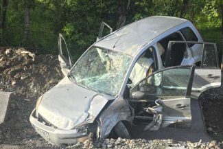 Grav accident rutier pe Transalpina, pe un tronson unde se realizau lucrări. O femeie a murit şi trei au fost rănite, după ce o şoferiţă a pierdut controlul asupra direcţiei