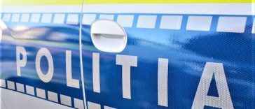 Constanţa: Două maşini s-au ciocnit, iar unul dintre şoferi a fugit de la locul faptei / Celălalt conducător auto implicat a fost rănit / O maşină parcată a fost avariată