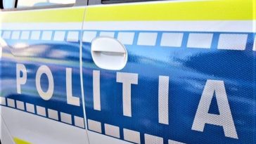 Constanţa: Două maşini s-au ciocnit, iar unul dintre şoferi a fugit de la locul faptei / Celălalt conducător auto implicat a fost rănit / O maşină parcată a fost avariată