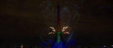 Focul de artificii de Ziua Naţională a Franţei, la Turnul Eiffel, devansat la 13 iulie, în omagiul victimelor, la marcarea a zece ani de la atentatul de la Nisa. Defilarea militară, menţinută la 14 iulie