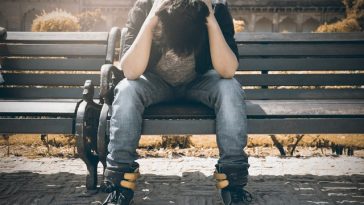 Dr. Florina Rad: Depresia pentru copii şi adolescenţi nu înseamnă neapărat să stea la pat şi să nu mai vorbească, să nu mai comunice cu nimeni/ Iritabilitatea este, de fapt, simptomul principal