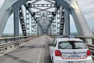 Traficul rutier pe podul Giurgiu-Ruse, dirijat prin piloţi. Staţionarea autovehiculelor pe pod, interzisă