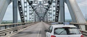 Traficul rutier pe podul Giurgiu-Ruse, dirijat prin piloţi. Staţionarea autovehiculelor pe pod, interzisă