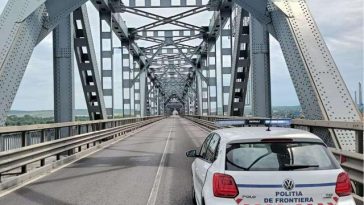 Traficul rutier pe podul Giurgiu-Ruse, dirijat prin piloţi. Staţionarea autovehiculelor pe pod, interzisă