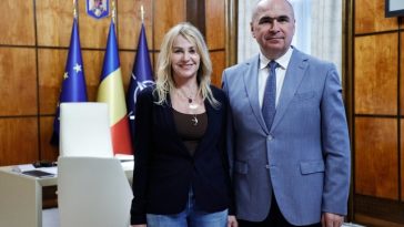 Premierul interimar Ilie Bolojan a primit-o la Palatul Victoria pe Nadia Comăneci: Întreaga carieră a Nadiei Comăneci inspiră şi motivează. Îi mulţumesc pentru ceea ce a făcut pentru România şi pentru că a fost un ambasador al ţării noastre în lume!
