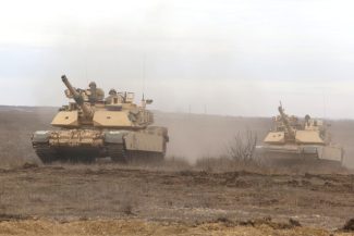 Traian Băsescu: În faţa unei drone, ori e un tanc Abrams, ori un tanc românesc, face tot atâtea parale