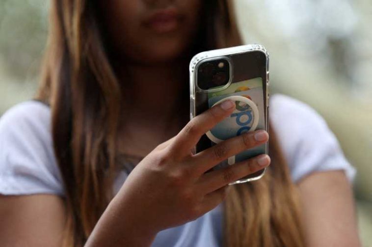 Nu a existat o scădere semnificativă a utilizării rețelelor de socializare după interdicția pentru adolescenți în Australia (guvern)