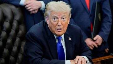Donald Trump nu ar purta vestă antiglonț pentru că nu-i avantajează silueta