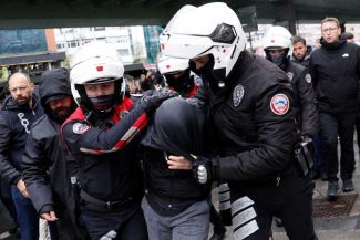 Aproape 60 de oameni au fost arestați pentru participarea la demonstrații de 1 Mai în Piața Taksim