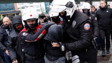 UPDATE Turcia: Aproape 400 de oameni au fost arestaţi pentru participarea la demonstraţii de 1 Mai în Piaţa Taksim (GALERIE FOTO)