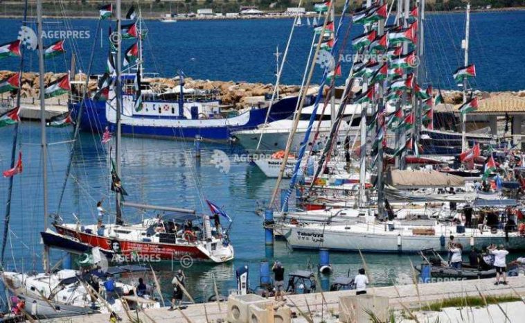 Grecia: Zeci de activiști din ”flotila pentru Gaza” au debarcat în Creta