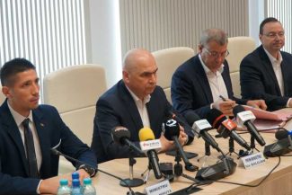 Premierul Bolojan – la semnarea contractelor pentru două loturi din autostrada Pașcani – Suceava: E un moment important (FOTO/VIDEO)