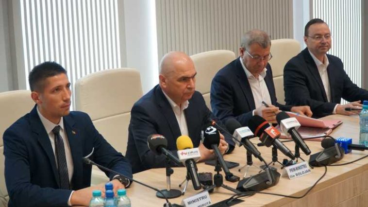 Premierul Bolojan – la semnarea contractelor pentru două loturi din autostrada Pașcani – Suceava: E un moment important (FOTO/VIDEO)