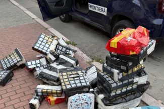 Giurgiu: Peste 90.000 de țigarete de contrabandă, descoperite inclusiv în podeaua unei remorci