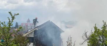 UPDATE Sibiu: Incendiu stins la Șura Mică; trei case și șase anexe, afectate