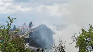 UPDATE Sibiu: Incendiu stins la Șura Mică; trei case și șase anexe, afectate