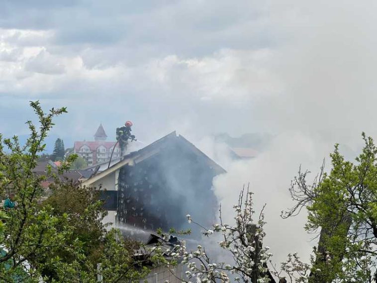Sibiu: Trei case afectate de incendiu la Șura Mică