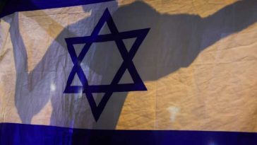 Sute de israelieni demonstrează împotriva guvernului și a premierului Netanyahu