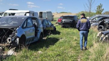 Suceava: Mașini furate din Marea Britanie, descoperite într-un centru de demembrări din Bunești