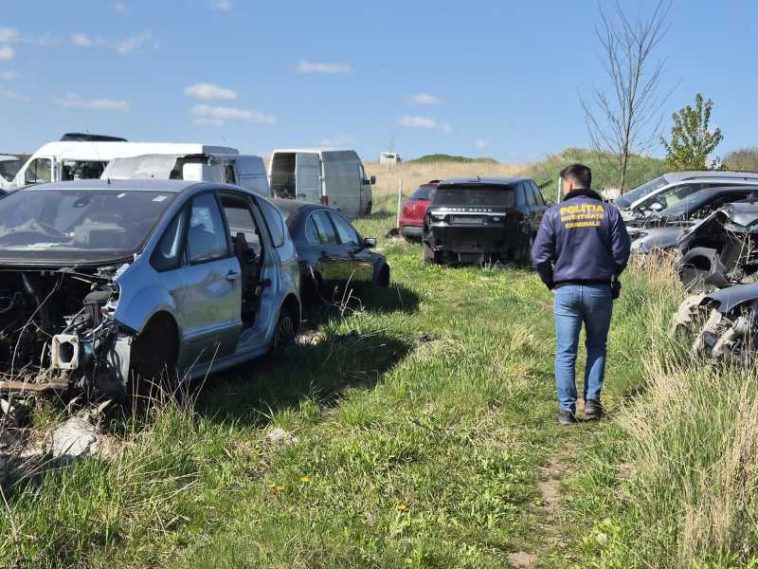 Suceava: Mașini furate din Marea Britanie, descoperite într-un centru de demembrări din Bunești
