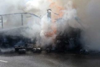Caraș-Severin: Incendiu la un autotren care transporta butelii goale, pe DN 6, între localitățile Armeniș și Teregova