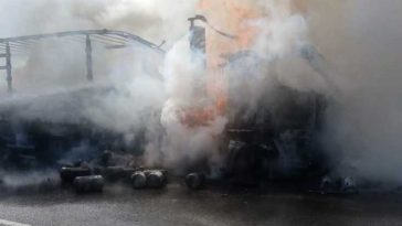 Caraș-Severin: Incendiu la un autotren care transporta butelii goale, pe DN 6, între localitățile Armeniș și Teregova
