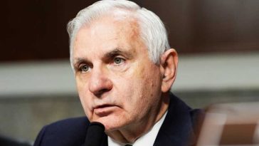 Un senator democrat proeminent susține că noi lovituri aeriene nu vor rezolva situația din Iran