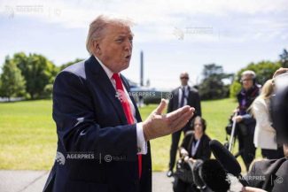 Trump anunță că SUA vor ajuta navele blocate în Strâmtoarea Ormuz după ce un petrolier a fost atacat