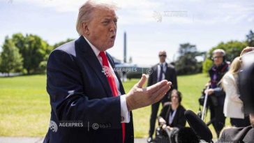 Trump anunță că SUA vor ajuta navele blocate în Strâmtoarea Ormuz după ce un petrolier a fost atacat