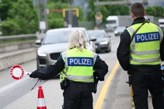 Germania va menține controalele la frontiere, promite ministrul de interne