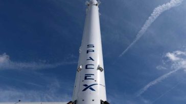 SpaceX a trimis 45 de sateliți pe orbită printr-o lansare de noapte din California