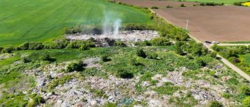 VIDEO Arad: Garda de Mediu a descoperit cu drona un teren al primăriei, de 15 hectare, acoperit cu gunoaie